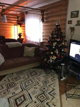 Шале Bukovynskiy Zatyshok Chalet Буковель Шале с 3 спальнями-60