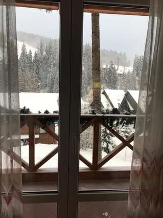 Шале Bukovynskiy Zatyshok Chalet Буковель Шале с 3 спальнями-62