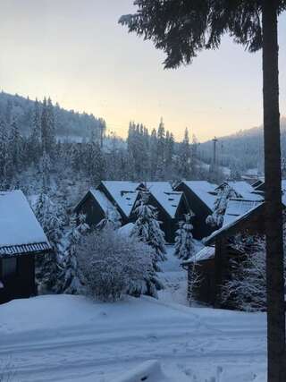 Шале Bukovynskiy Zatyshok Chalet Буковель Шале с 3 спальнями-72